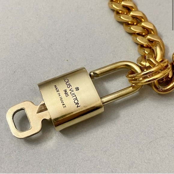 LOUIS VUITTON Lock and key 🔐 on Gold Tone Necklace #307 - Picture 4 of 5